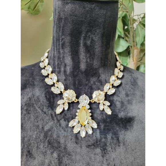 Traci Lynn Women's Clear Flower Crystal Rhinestone Boutique Stylish Necklace - Picture 1 of 7